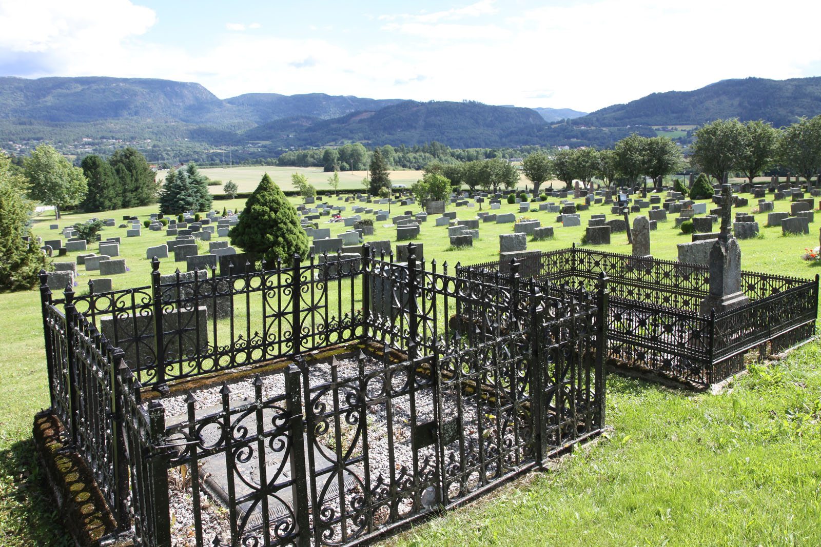 Sauherad kirke kirkegård